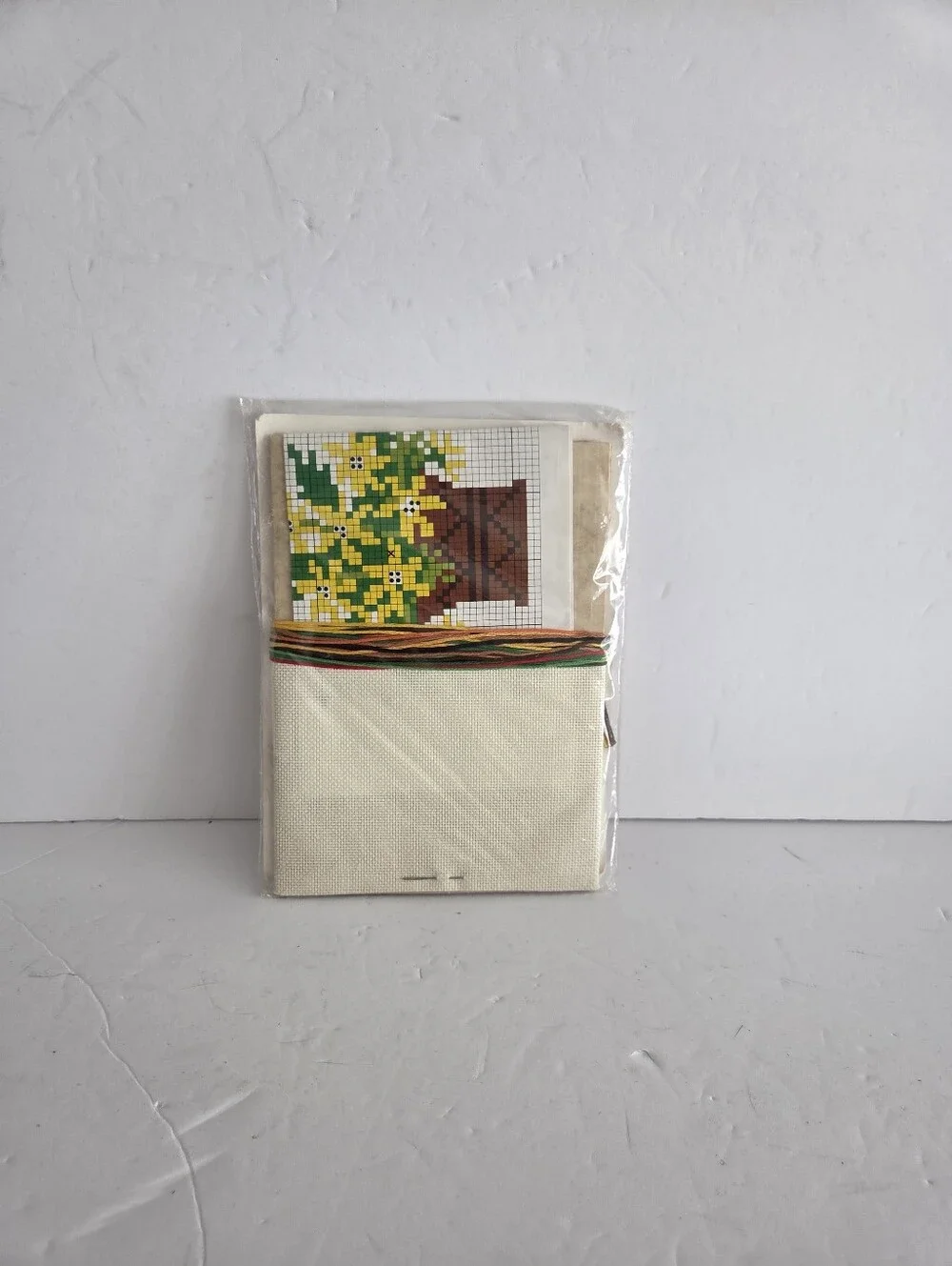 Jiffy Stitchery Miniature Collection 'Daisy Basket, Poppy Basket'
